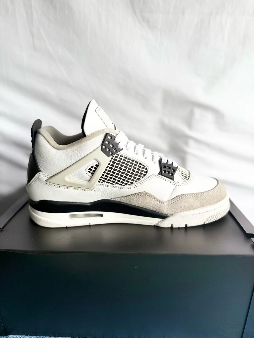 AUTHENTIC Jordan 4 Retro Military Black size 8.5 DH6927-111 2022 PRE-OWNED